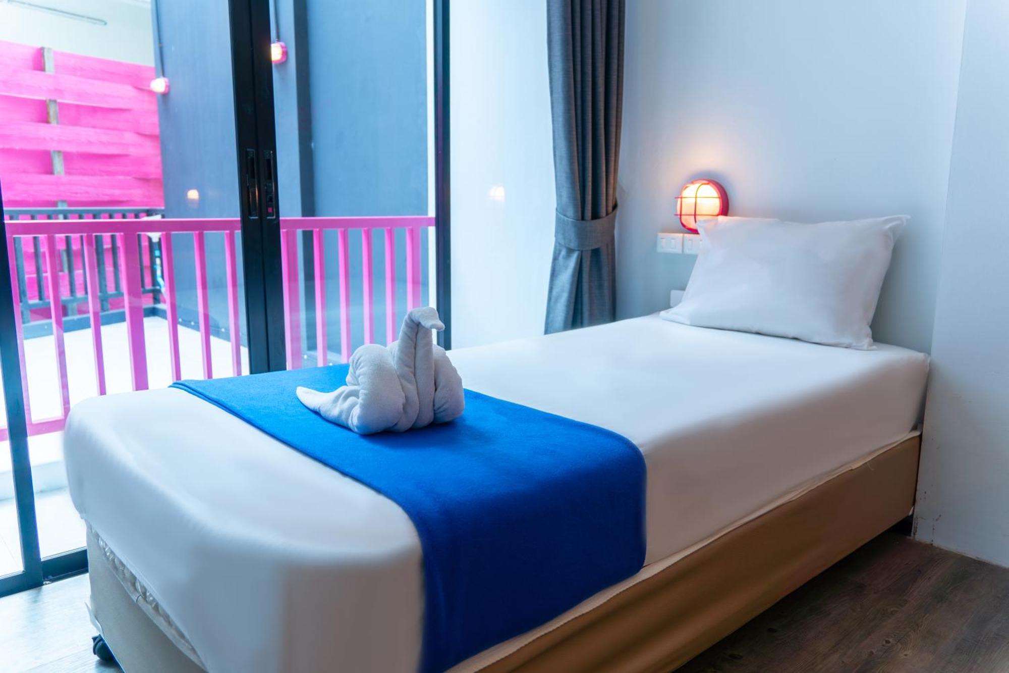 Хостел Slumber Surf Phuket Kata Екстер'єр фото