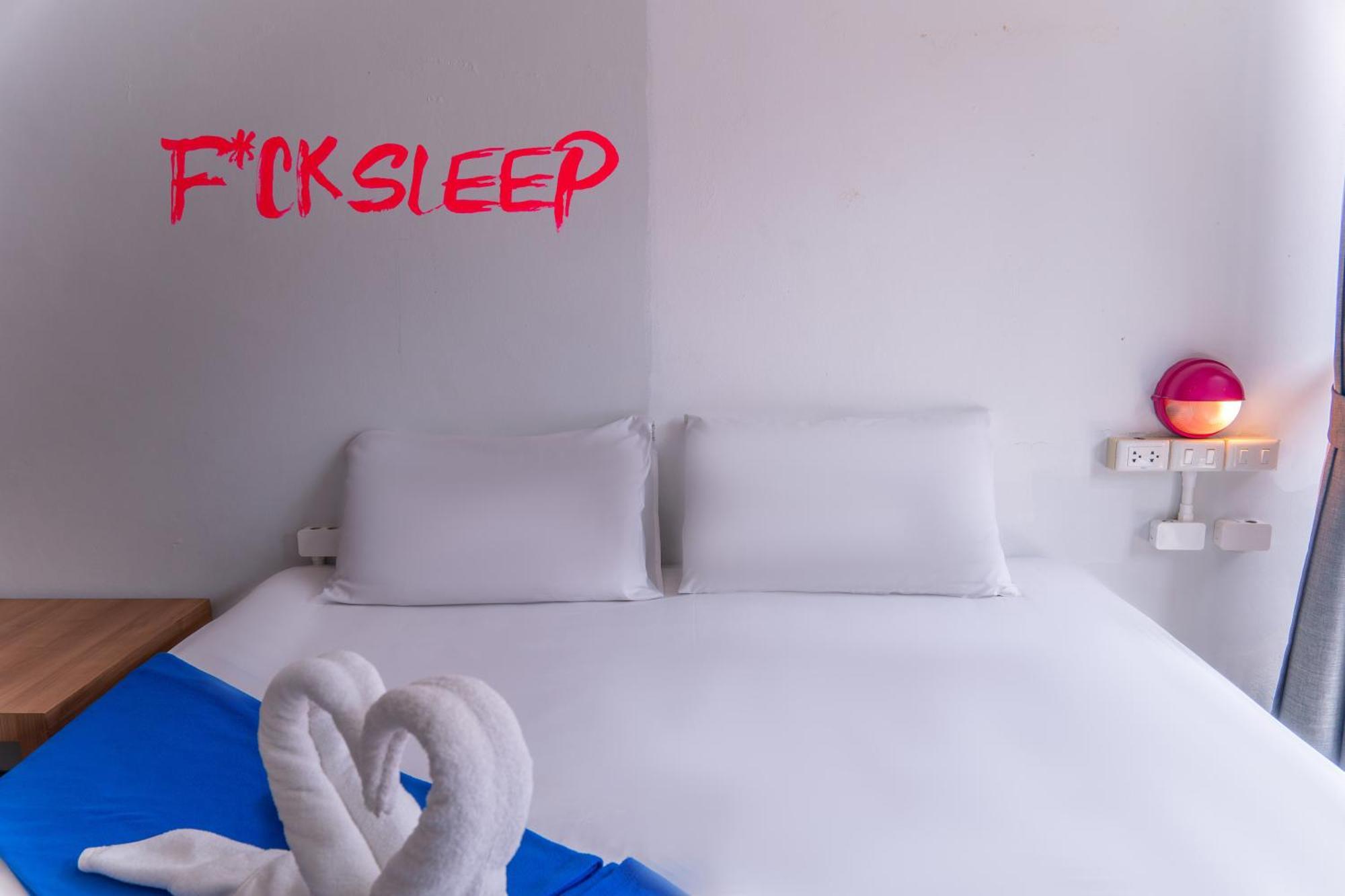 Хостел Slumber Surf Phuket Kata Екстер'єр фото