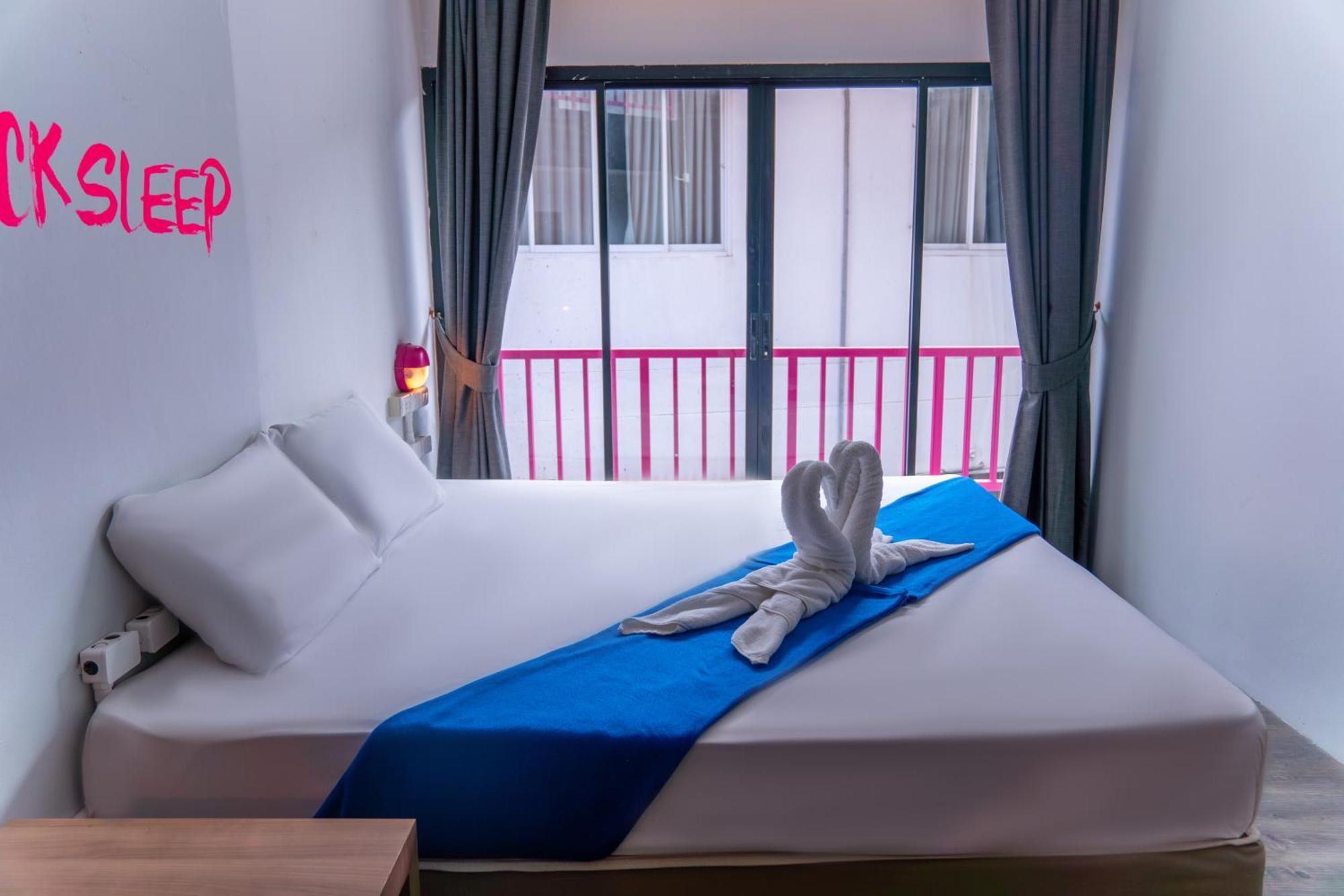 Хостел Slumber Surf Phuket Kata Екстер'єр фото